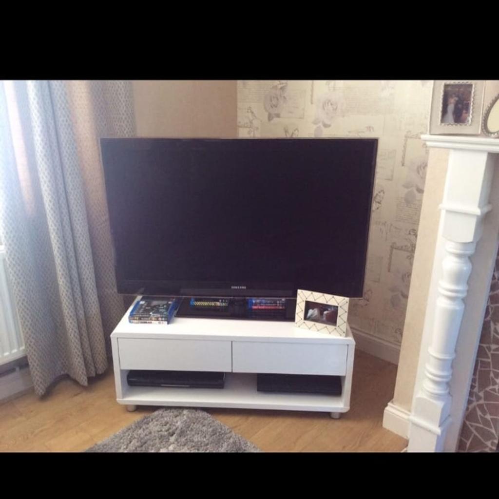 White gloss tv stand from dunelm in LE12 Charnwood for £35.00 for sale