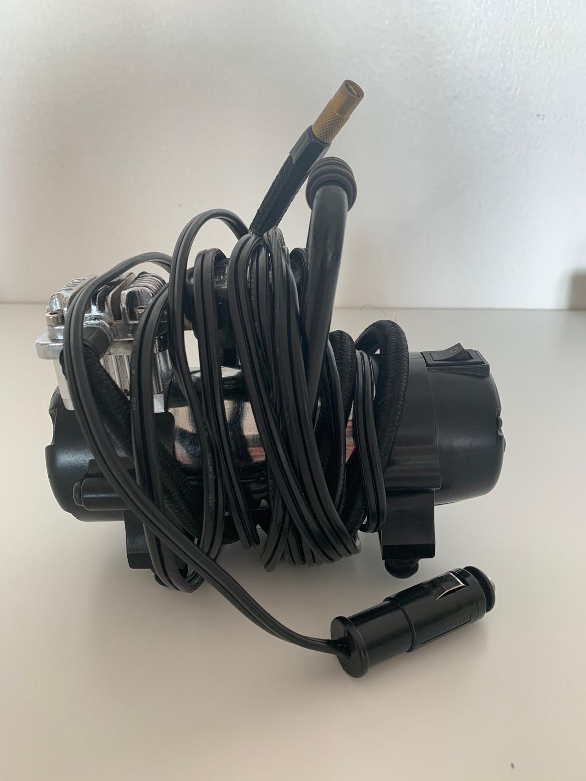 Bonaire Heavy Duty 12 volt Air Compressor in E17 London for £5.00 for