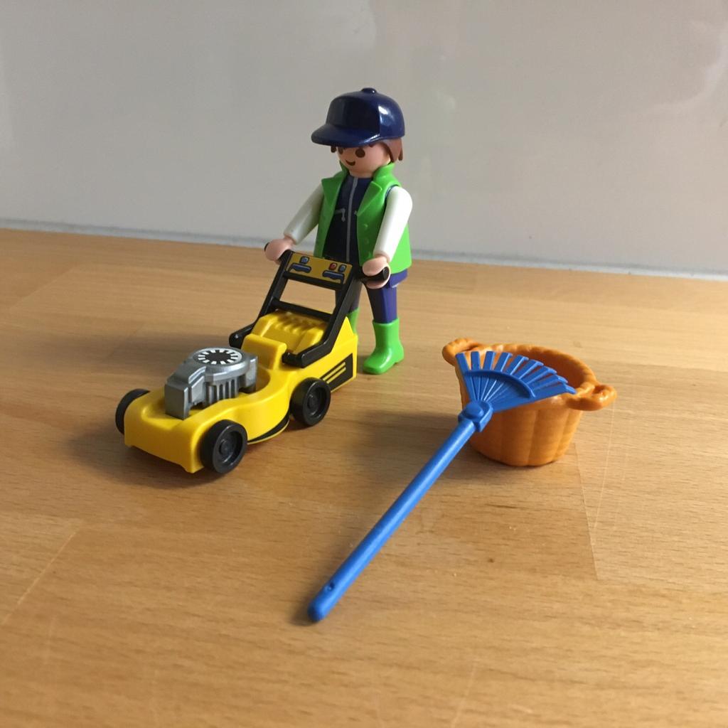 Playmobil Gärtner mit Rasenmäher in 19055 Schwerin for €4.00 for sale