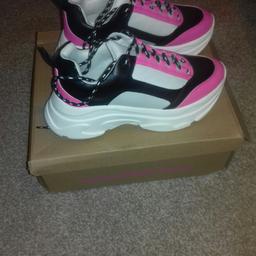 Platform trainers from Schuh shop
worn once
Excelent condition 
Size 6