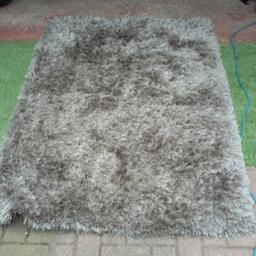 large rug great condition. just a change of colour.
