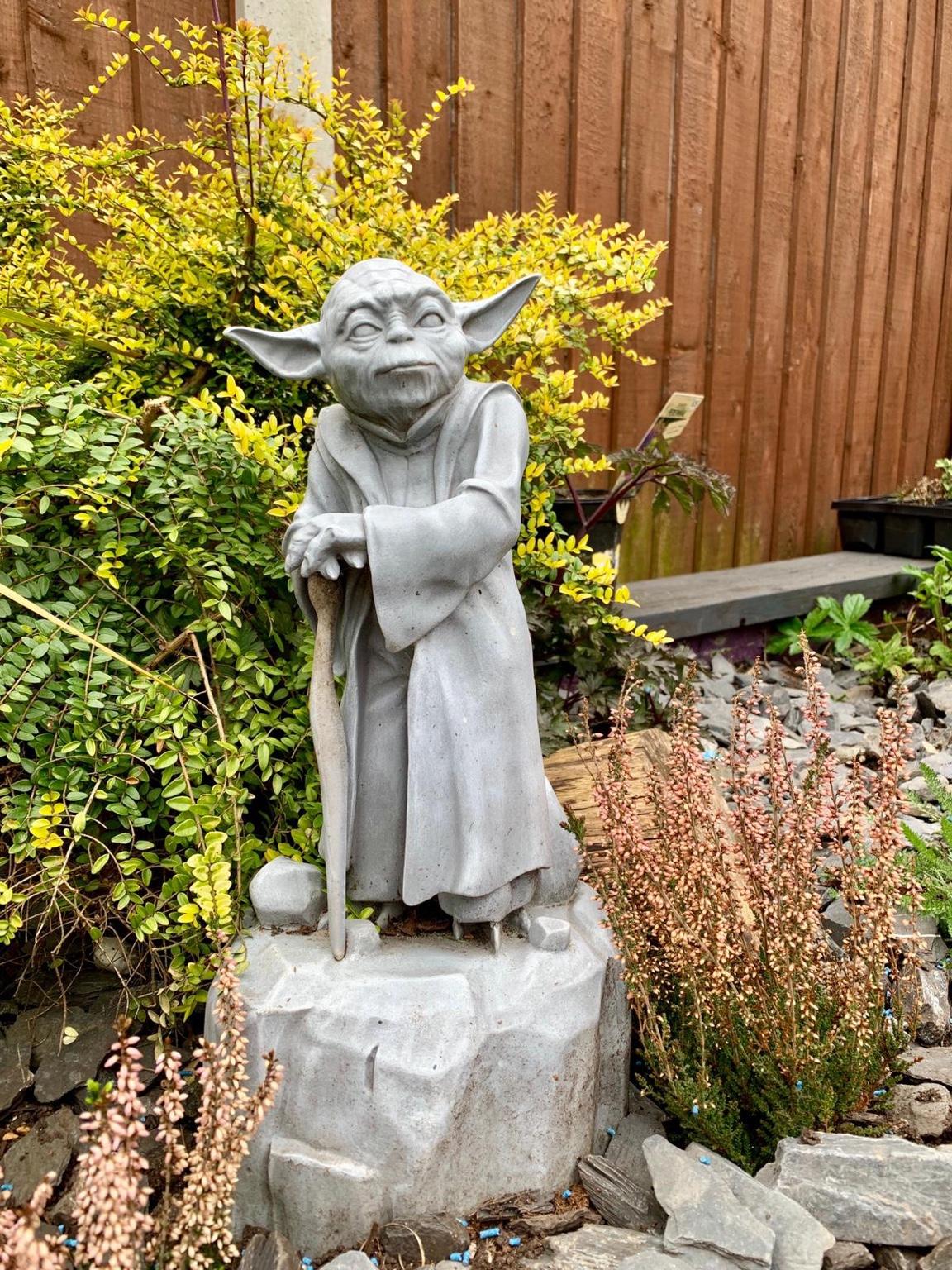 Star Wars yoda garden ornament statue in M23 Manchester für 12,00 £ zum Verkauf Shpock DE