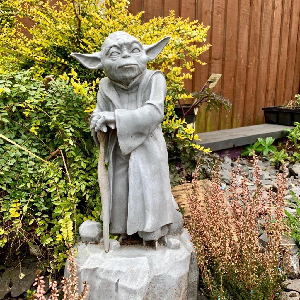 Star Wars yoda garden ornament statue in M23 Manchester für 12,00 £ zum