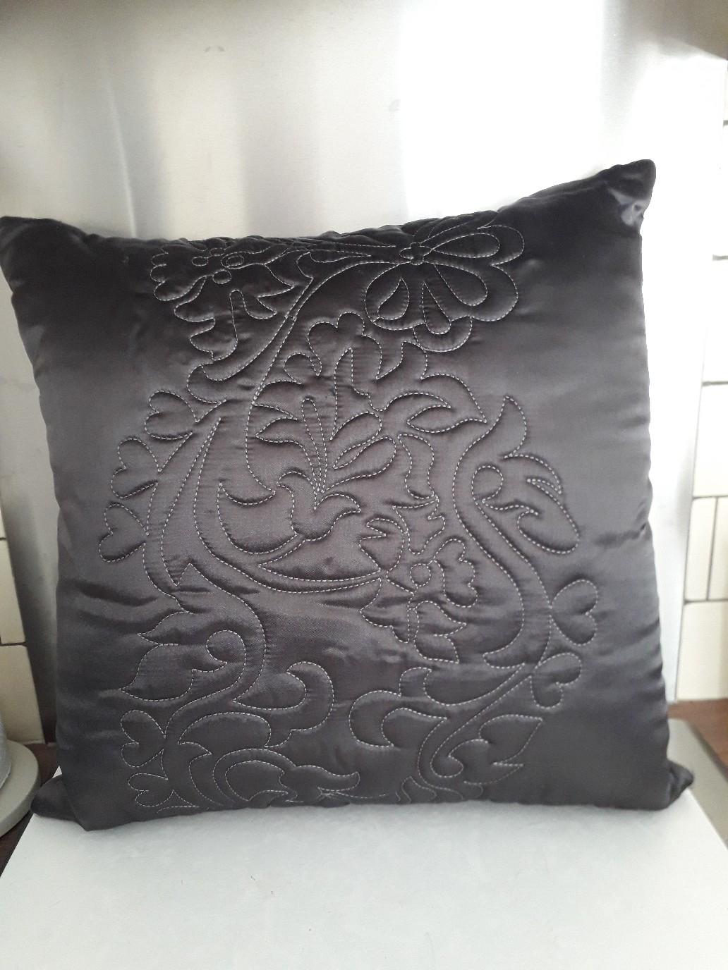 Kelly Hoppen cushion in B29 Birmingham for £5.00 for sale Shpock