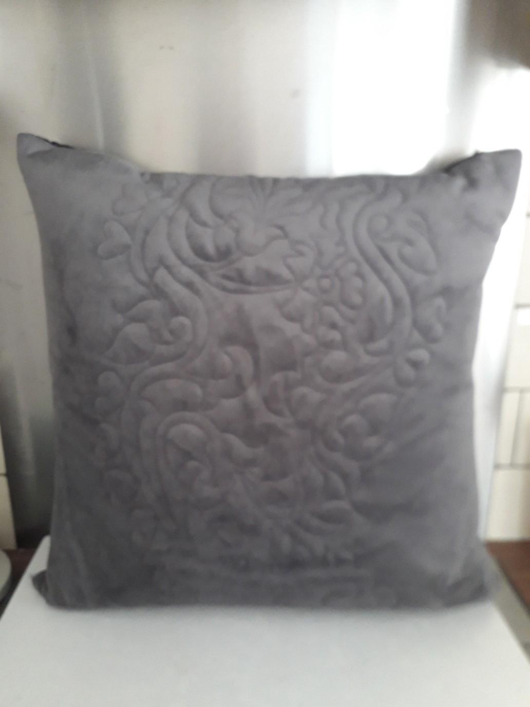 Kelly Hoppen cushion in B29 Birmingham for £5.00 for sale Shpock