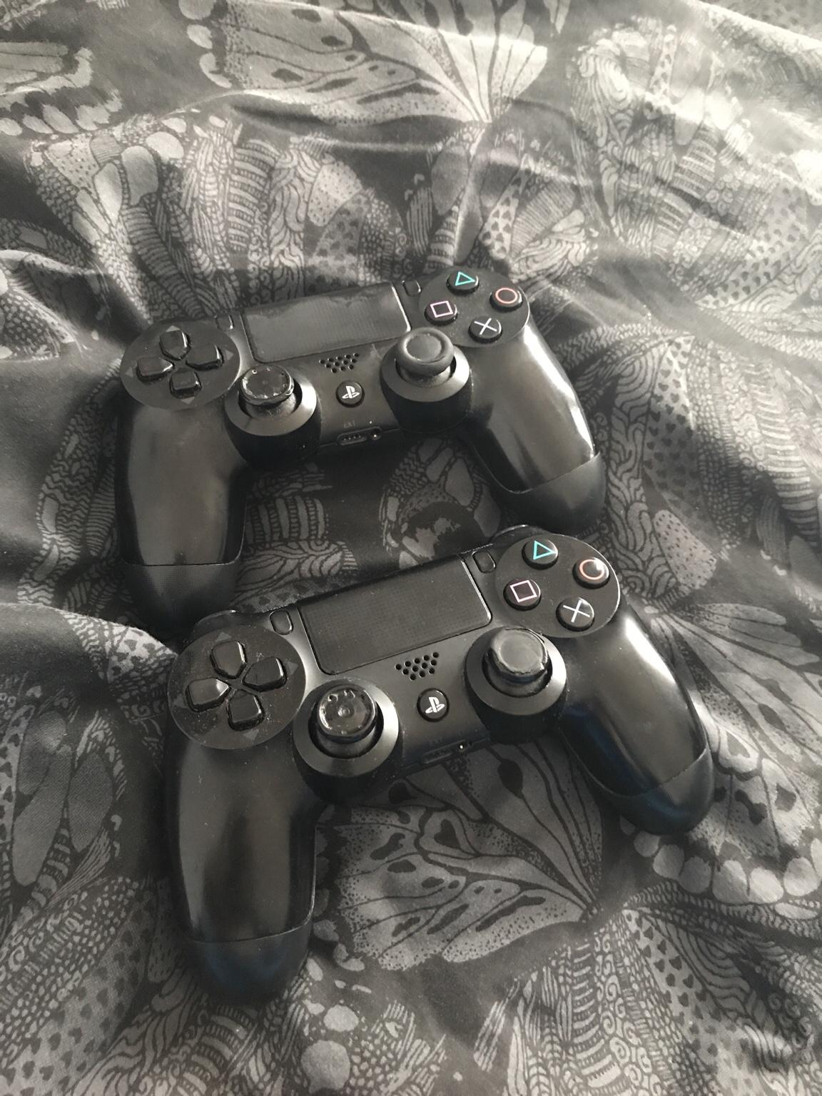 Ps4 controllers in SW17 Wandsworth for £20.00 for sale | Shpock