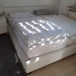 Doppelbett 180 x 200cm
Leder weiß
inkl. 2x Rost
leichte Gebrauchsspuren