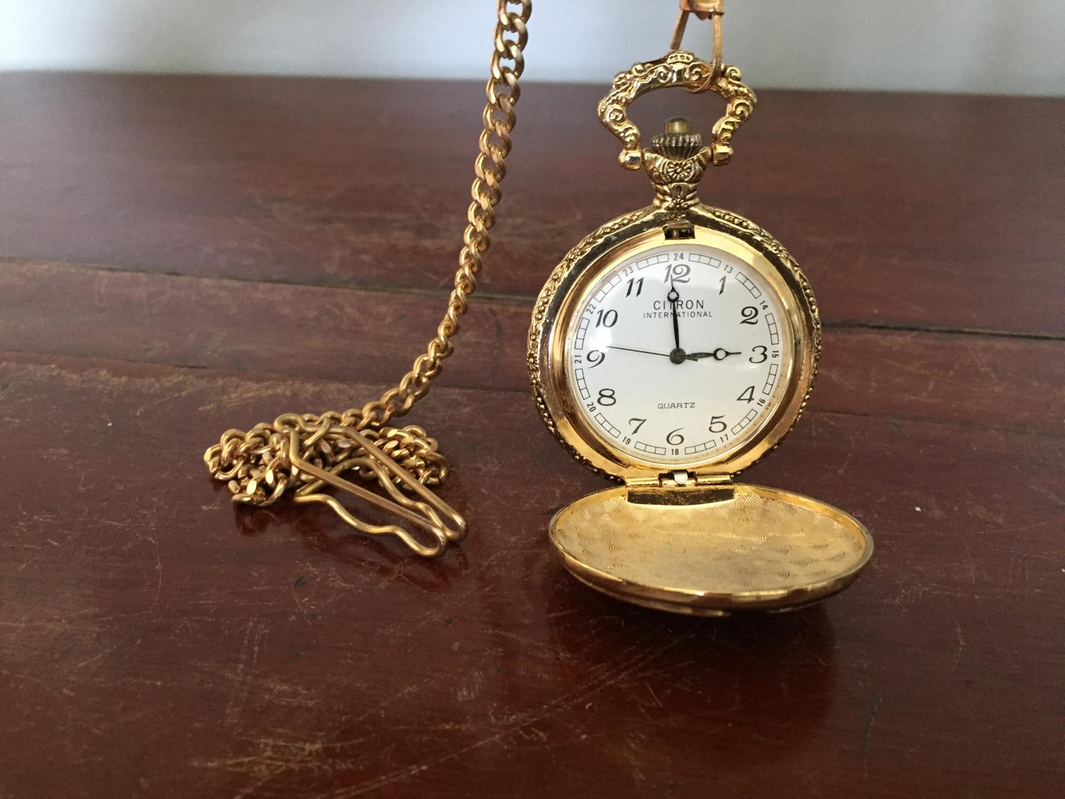 CITRON QUARTZ GOLD COLOURED POCKET WATCH. in Great