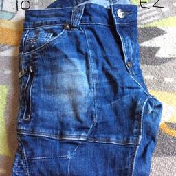 Size 10 voi jeans in good condition.