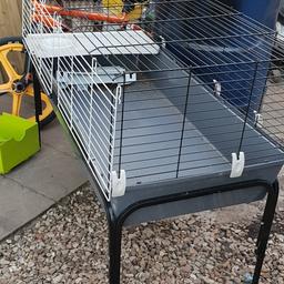 indoor rabbit or guinea pig cage excellent condition hardly used ? collection bilsthorpe come with stand on casters too :)
