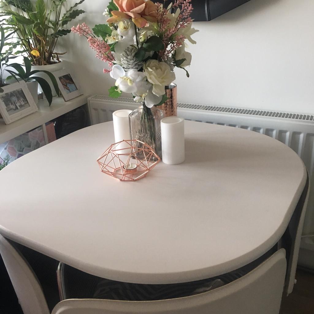 Argos space saver dining table and chairs in EN8 Broxbourne for