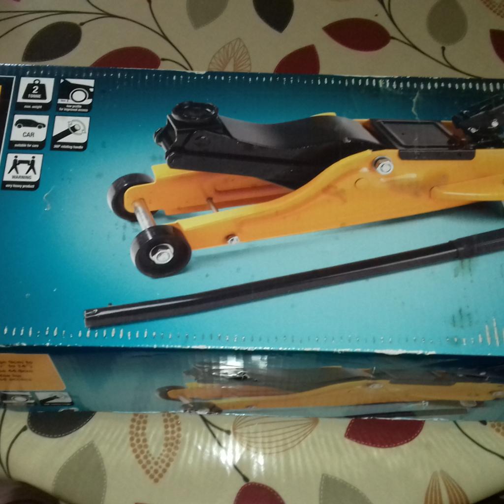 Halfords 2 Tonne Hydraulic Trolley Jack In WV4 Wolverhampton F r 25