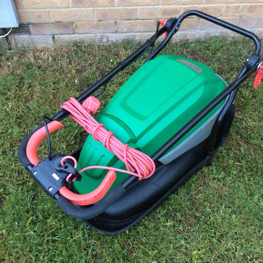QUALCAST ELECTRIC 1500W HOVER LAWNMOWER in RM8 Dagenham für 40,00 £ zum