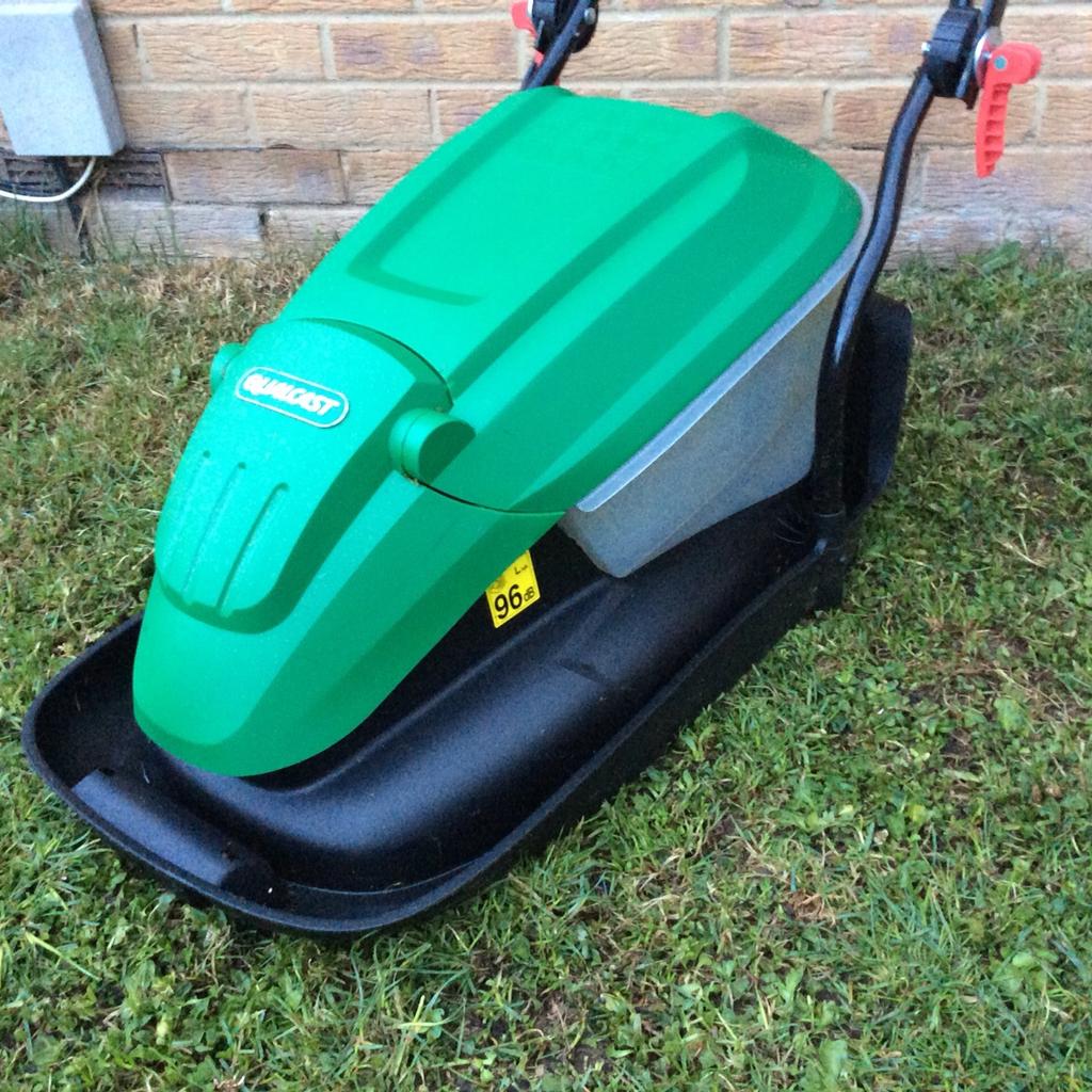 QUALCAST ELECTRIC 1500W HOVER LAWNMOWER in RM8 Dagenham für 40,00 £ zum