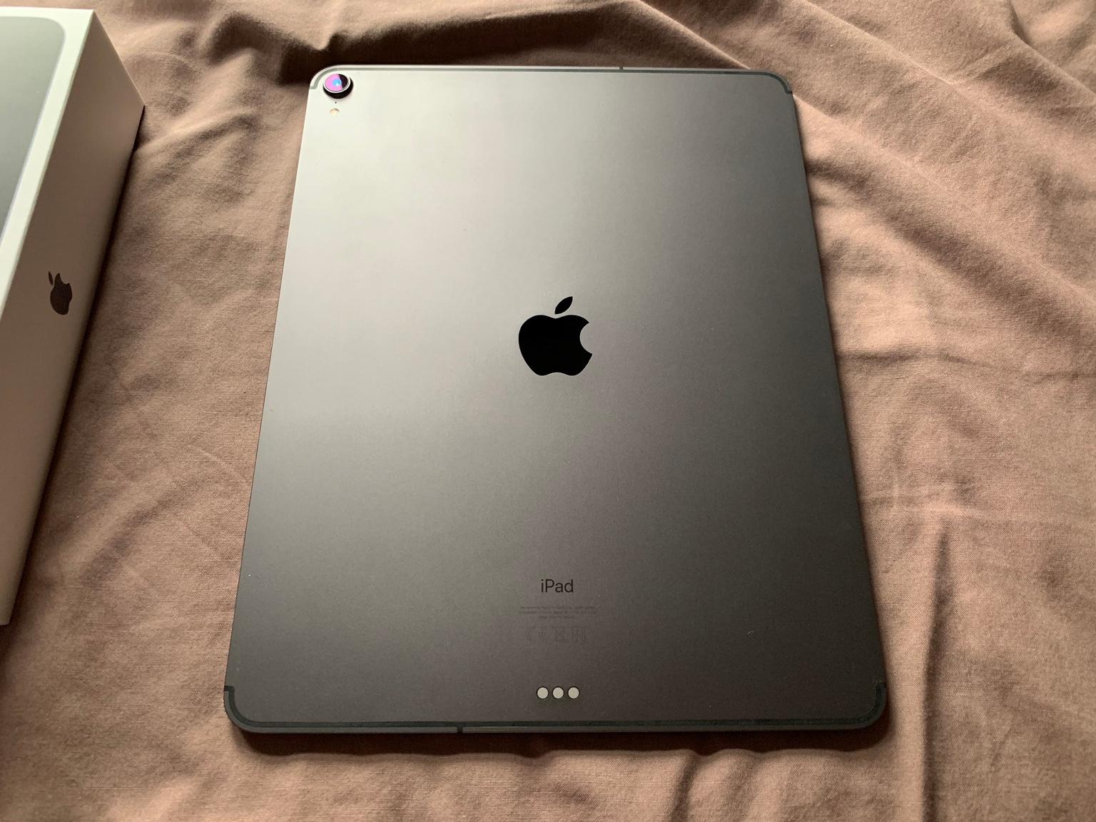 iPad Pro 12.9 gen 3 locked to o2 64gb in WA8 Widnes für 600,00 £ zum ...