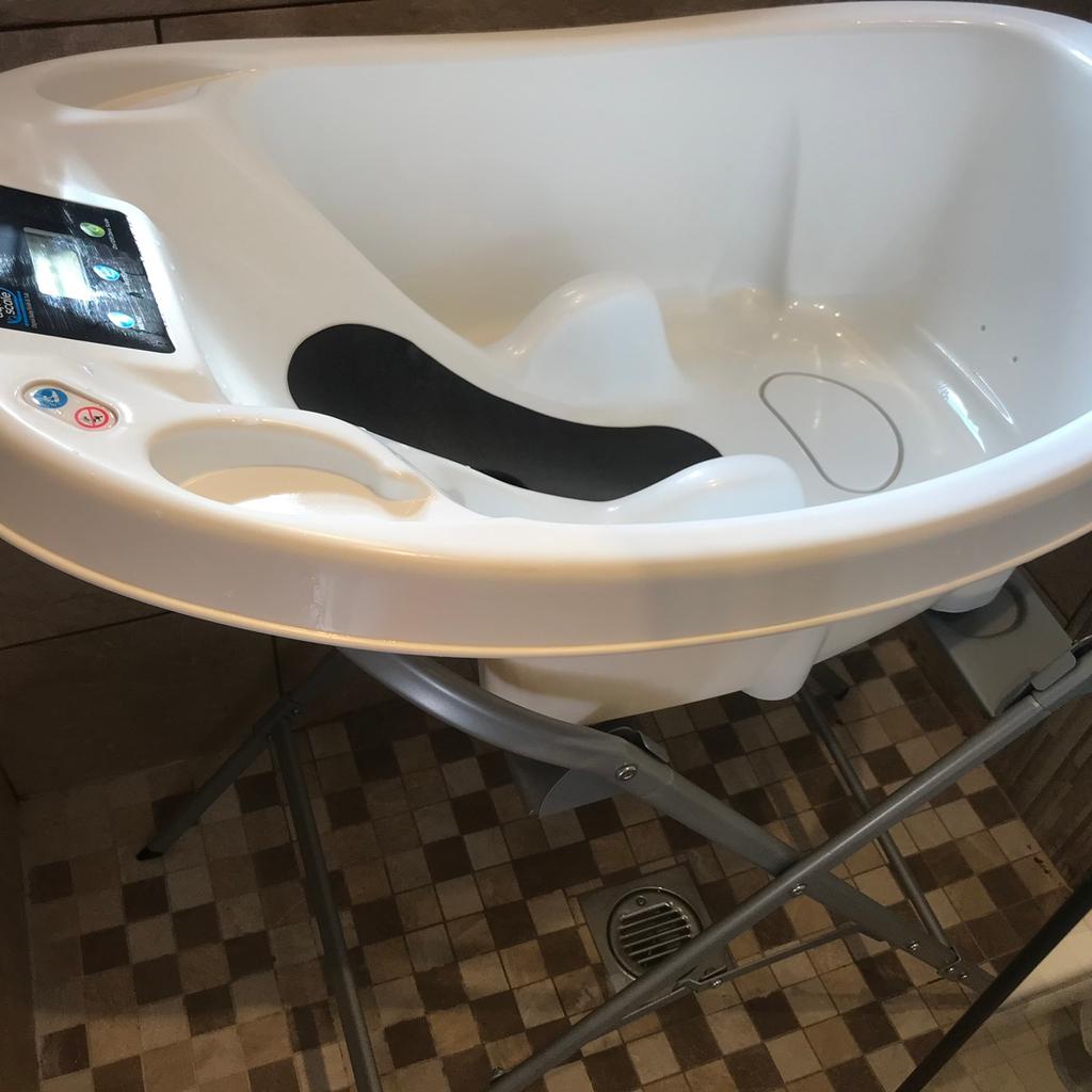 Aqua Scale baby bath with stand in Pendle für £ 15,00 zum Verkauf