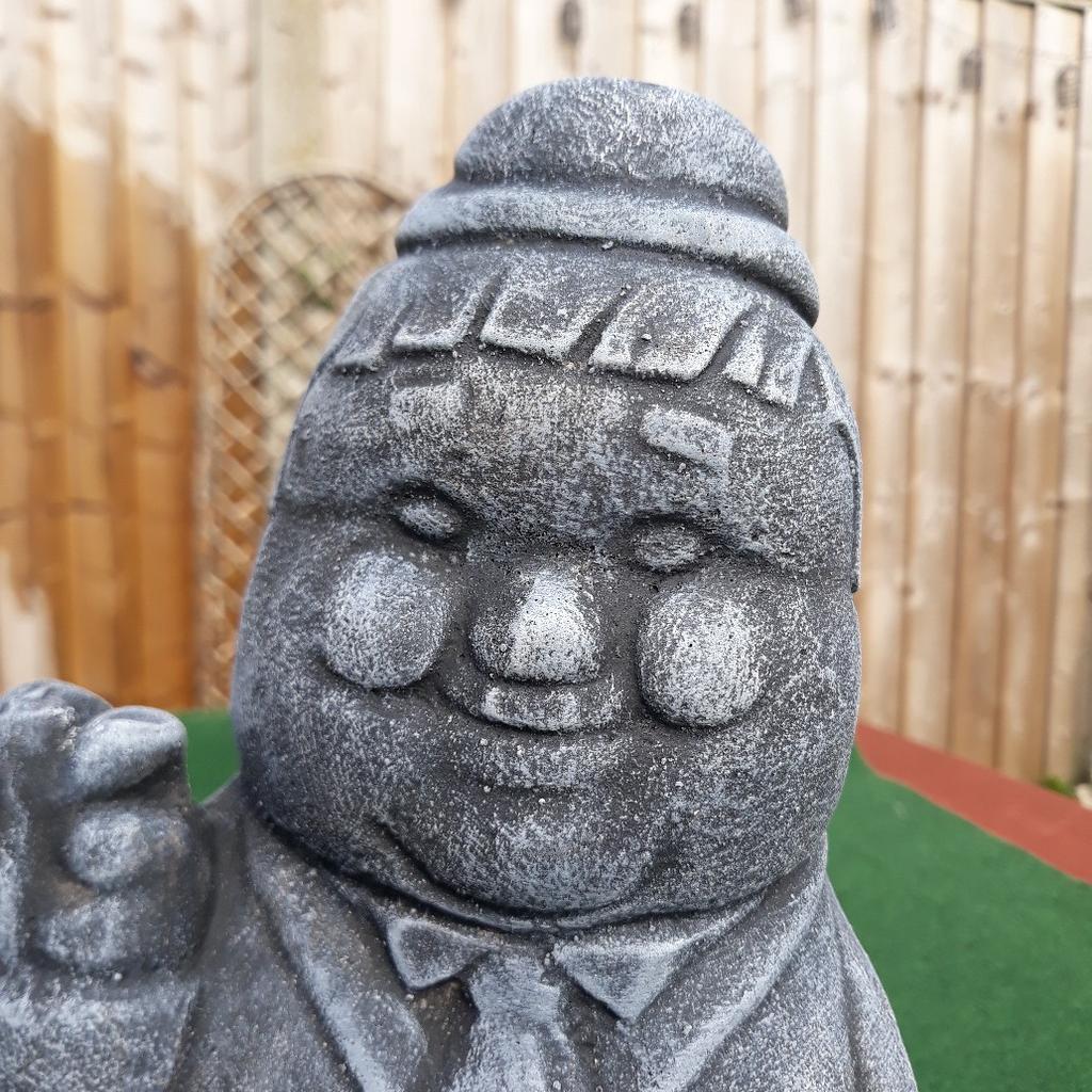 Laurel and Hardy stone garden ornaments in L25 Liverpool für £ 12,00