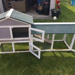 180cm (L)x 53cm xm (D) x 85cm (H)
2 floor design with ramp 
removable tray for cleaning

This has only been used indoor for 2 guinea pigs and then stored in garage due to new c&c cage. Few chew marks as expected on ramp and door entrances.

Collection only