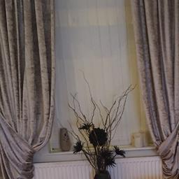 Crushed velvet curtains
66 width
90 drop
With tie backs
Buyer collects
Cream/gold in colour