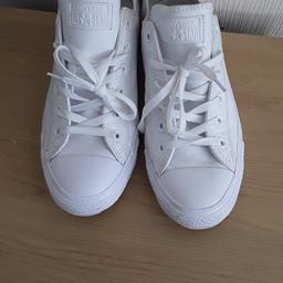 ladies Converse trainers size 7 in new condition as only been worn once