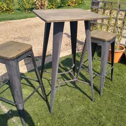 lovely Bar/cocktail Table with 2 Bar Stools. metal and wood. good sturdy garden furniture.