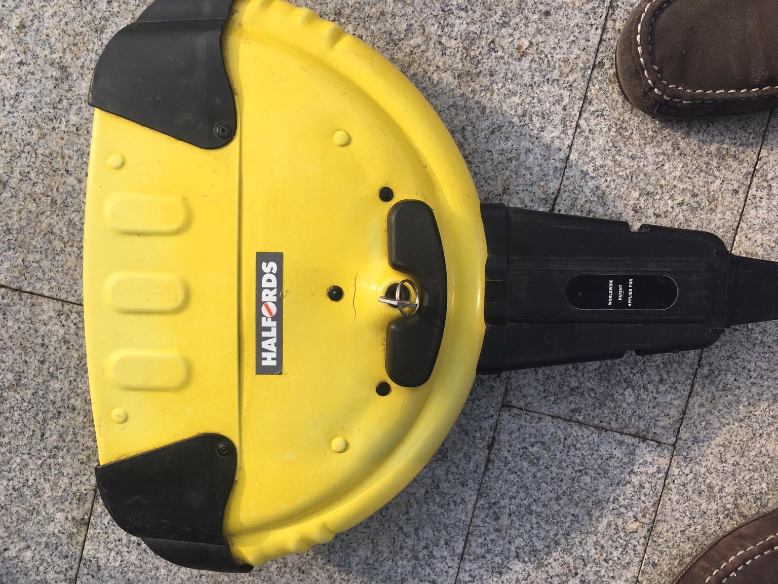 Halfords steering wheel lock in B77 Tamworth for £10.00 for sale Shpock