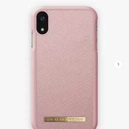 Mobilskal från Ideal of Sweden i mönster Saffiano Pink som passar iPhone XR.
Det är i nyskick. (Nypris: 400)
Köpare står för eventuell frakt.