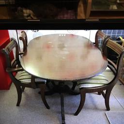 Table/chairs 
Free 
Buyer must collect 
Need gone ASAP