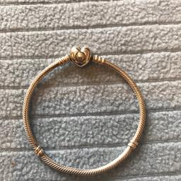 Used but in good condition. Pandora base bracelet. Original.
No box