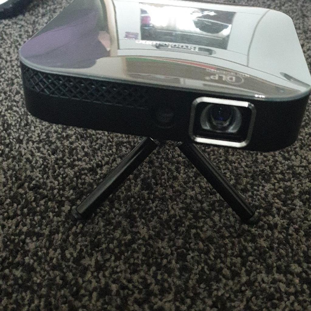 brookstone mini projector and screen in OL8 Oldham for 100.00 for