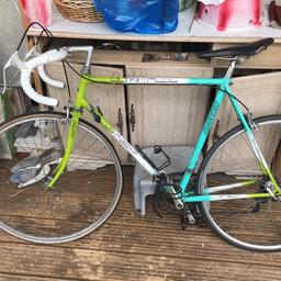 Dawes LIGHTWEIGHT RACING BIKE 
BEEN USING THIS FOR THE PAST 5 years upgraded NOW ...
Very light 
Good condition 
Required puncture to back tyre but everything in working conditions