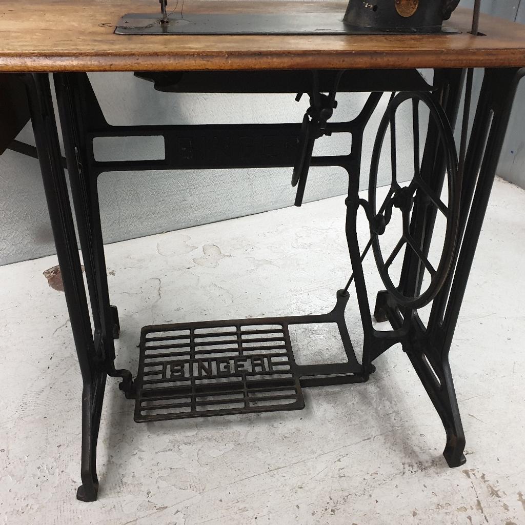 SINGER 31K HEAVY DUTY SEWING MACHINE & TABLE in DY8 Dudley für 150,00