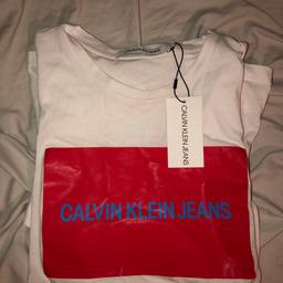 Calvin Klein jeans T-shirt 
Strl M men passar S
Aldrig använd med prislapp kvar