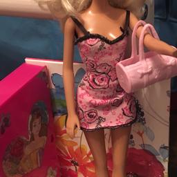 Original Barbie mit Tasche (Wie auf dem Foto zusehen ist) Wenn sie Fragen haben dann Fragen sie:)