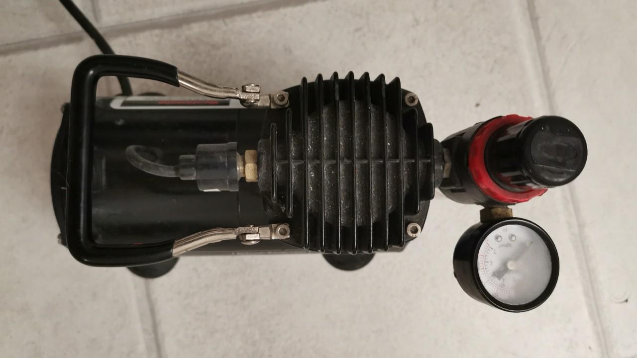 Airbrush-kompressor Rowi 148/23/1 in 74072 Heilbronn für € 10,00 zum ...