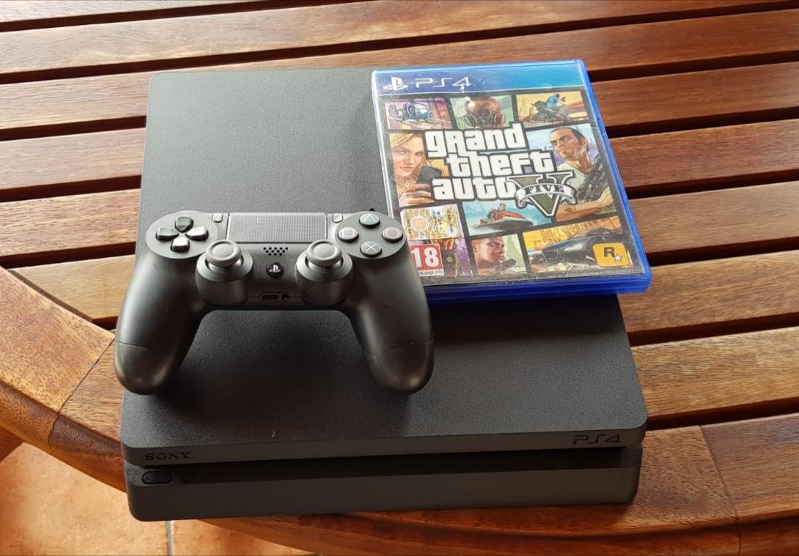 Play Station 4 Ps4 usata 2 volte in 20854 Lissone for €150.00 for sale