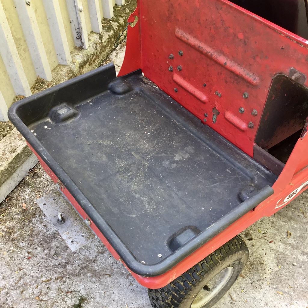 Lawnflite 404 Ride On Lawnmower Grass Box in Fenland for 350.00