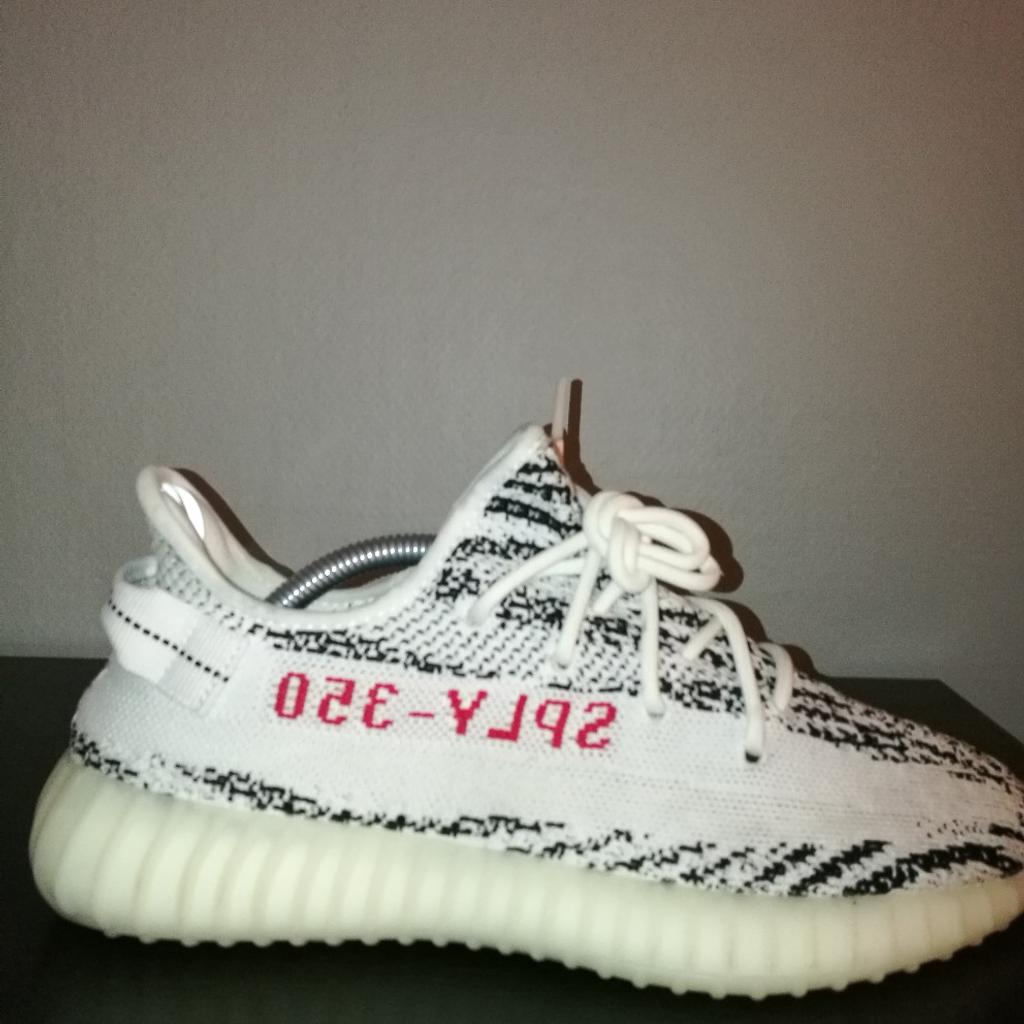 Yeezy on sale zebra pris