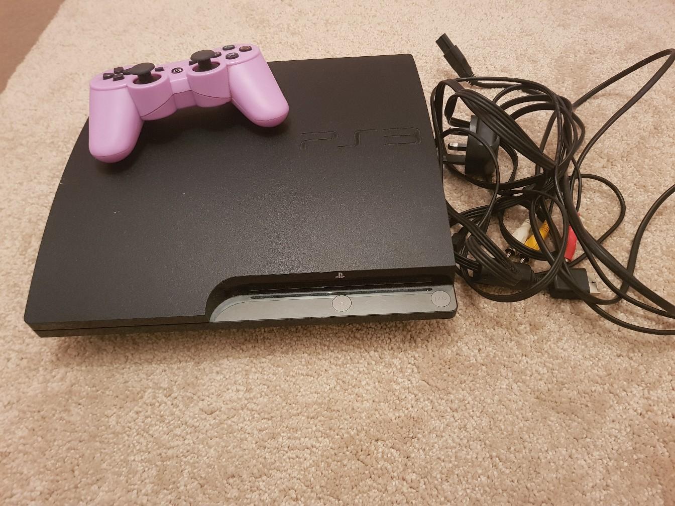 PlayStation 3 ps3 160GB + Controller + wires in E14 London for £35.00