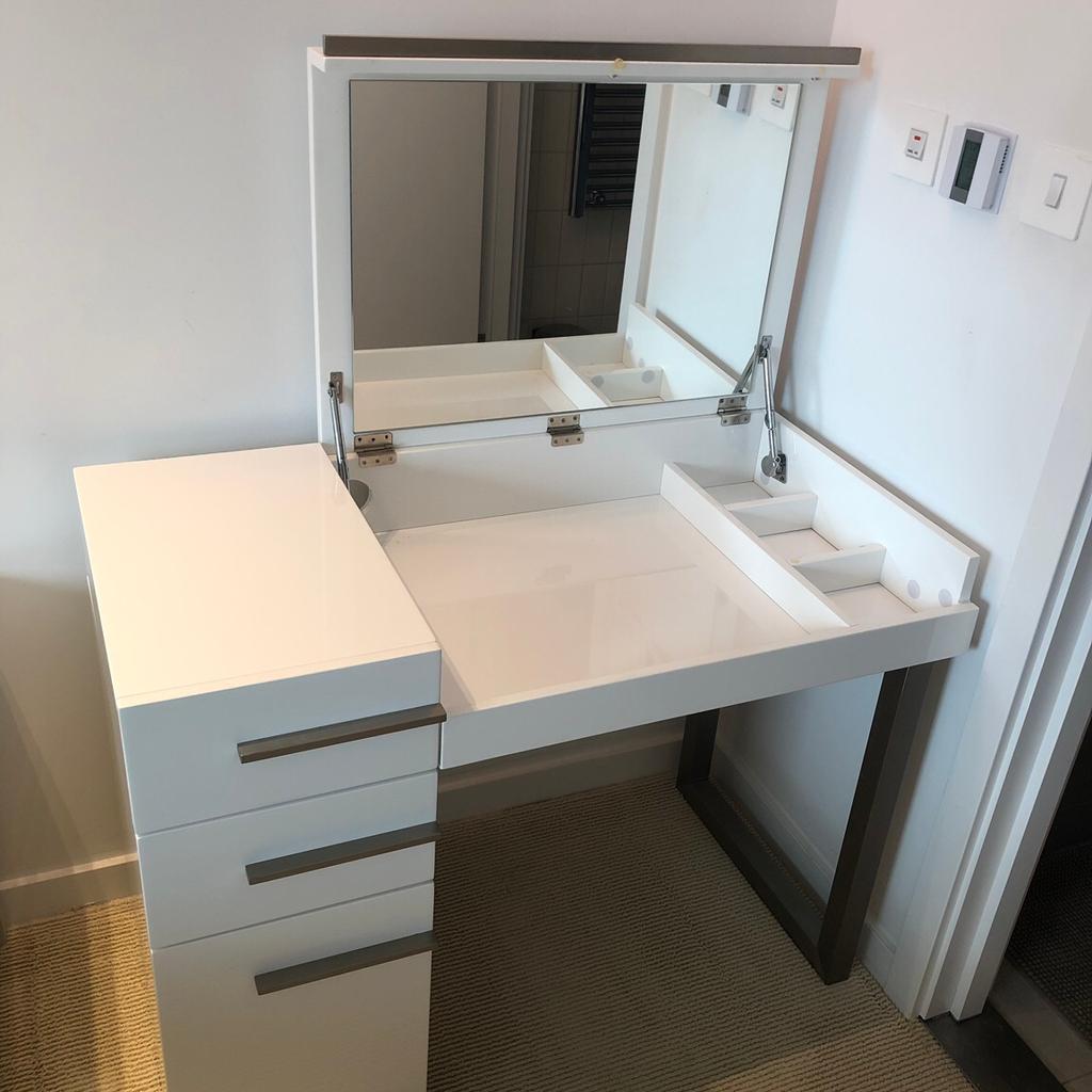 Dwell white dressing table & matching chair in E16 Newham for £79.99