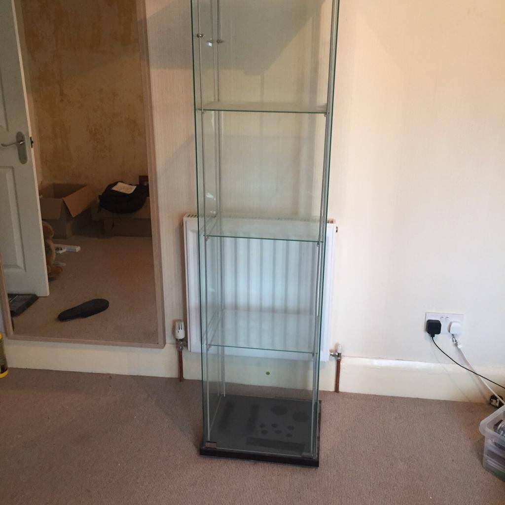 Ikea Detolf glass display unit black/brown in HG1 Harrogate für £ 35