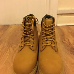 Timberland safety boots in new condition with out box size 8