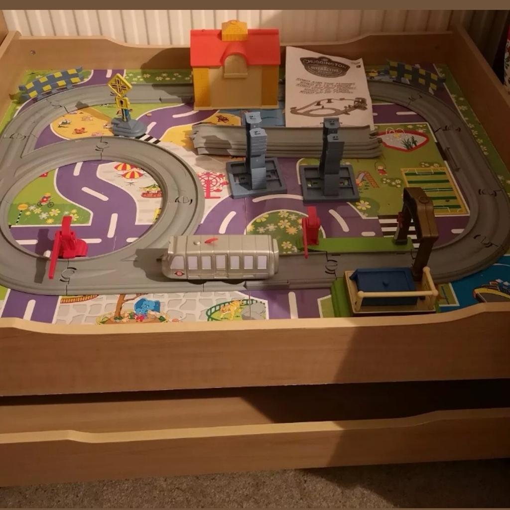 Train Table With Chuggington Track in SG1 Stevenage für 10,00 £ zum ...