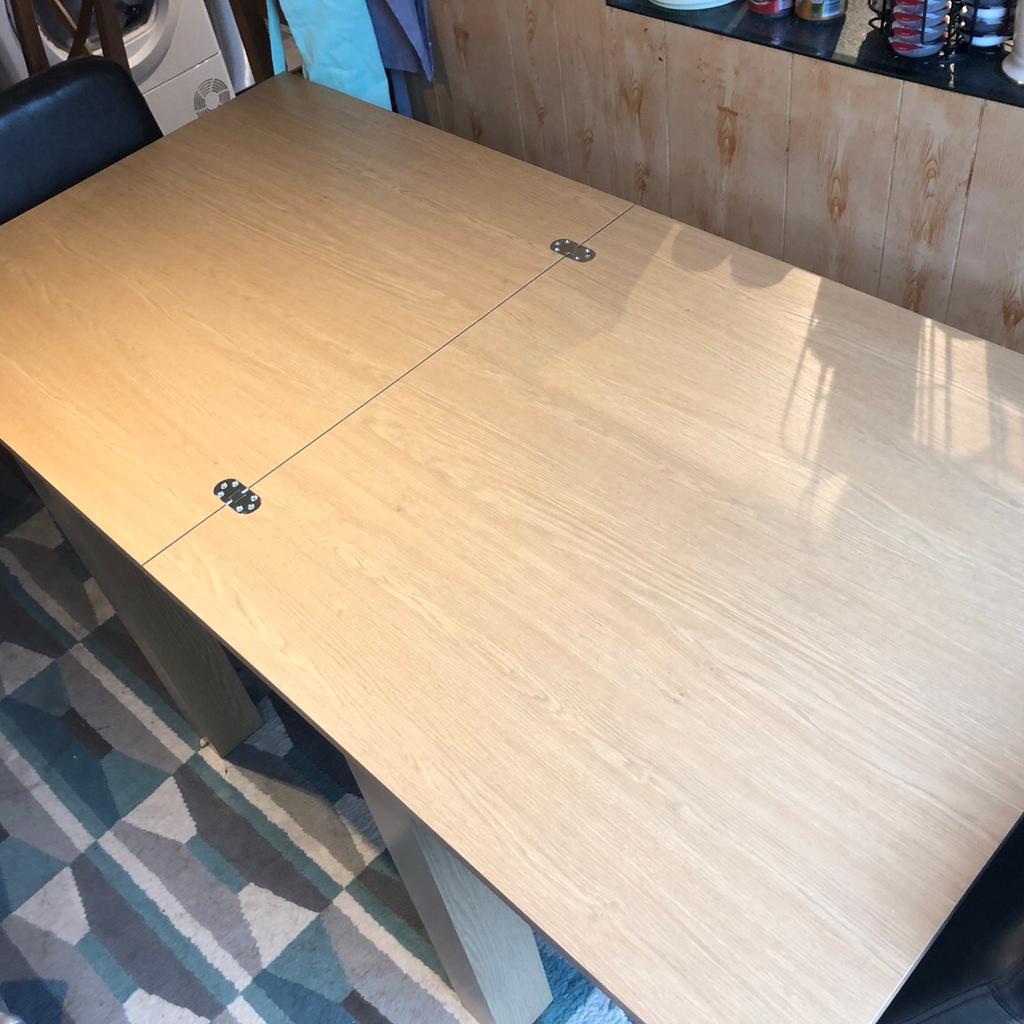 Next Malvern Oak Dining Table + Chairs in DA11 Northfleet für 50,00