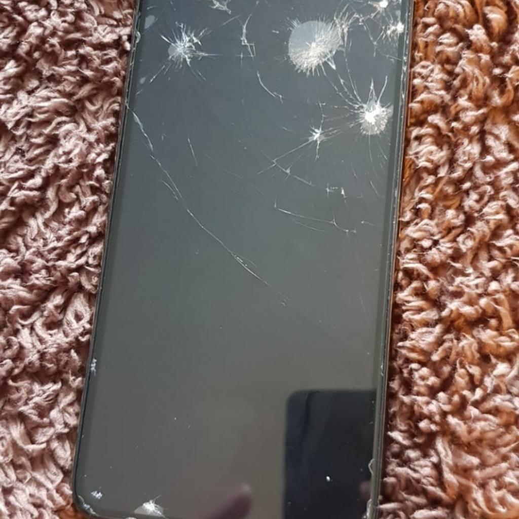 iPhone Xs Max 64gb Gold (SMASHED SCREEN) in BB9 Pendle for £520.00 for