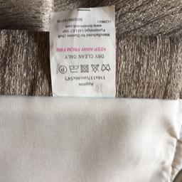 Grey/Gold Curtains Fully Lined.
1160mm by 1370mm to each Curtain Panel.
Excellent Condition