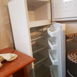 Kühlschrank mit Tiefkühlfach zu verkaufen. Vorne rechts unten Roststellen, siehe Fotos. € 40,-

Privatverkauf, somit keine Gewährleistung und keine Garantie.