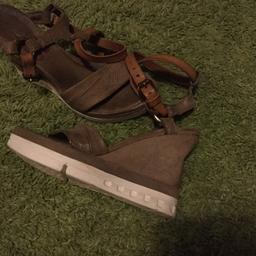 Schöne Orginal AS98 Sandale komplett aus Leder
Wenig getragen
Hoher Neupreis
Größe 38