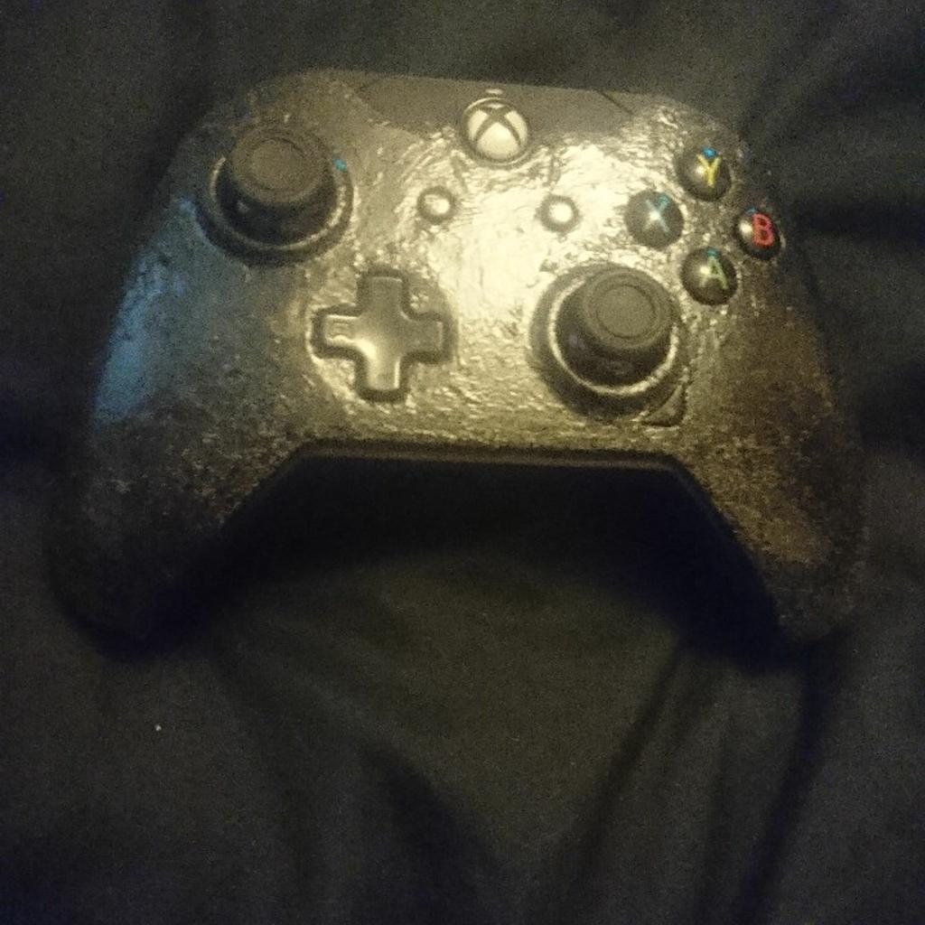 xbox one modded controler with remapable buttons on back of controler, one extra button at front and changeable front face plate comes with a 5 meter power cable. good condition no button sticking or togle drift £30 ono