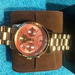 Eine Damen Uhr von Michael Kors, kaum getragen, Gold mit Rosa Watch, mit Originalbox 
Originalpreis:289€